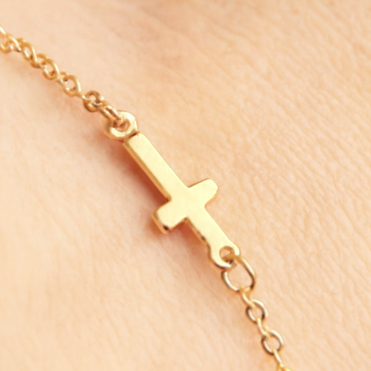 nuvida™ Gold Cross Bracelet